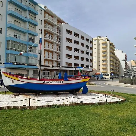 Apartment Bright Near The At Armacao De Pera, Algarve *
