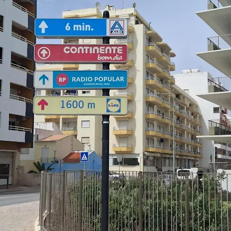 Bright Near The At Armacao De Pera, Algarve Apartment *