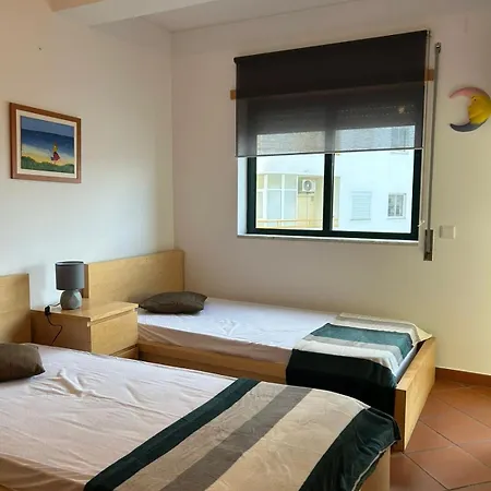 Bright Near The At Armacao De Pera, Algarve Apartment *